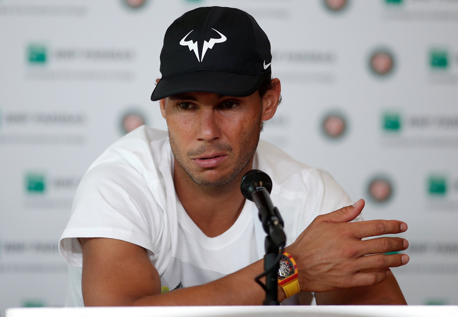 Nadal pasa a semifinales del Abierto de Francia tras retiro de Carreño