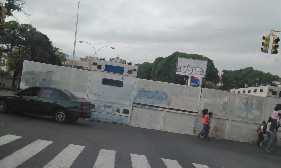 Cierran accesos al TSJ, barrera de la GNB bloquea tránsito en la Baralt #9Jun (Fotos + Video)