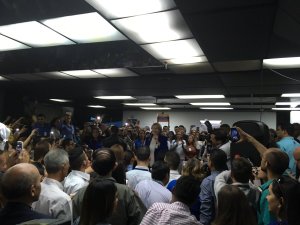 Ortega Díaz conversa con trabajadores que le expresan apoyo frente al Ministerio Público #19Jun