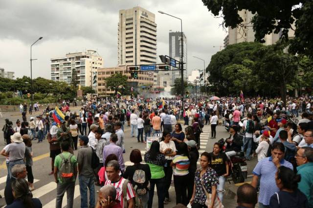 Manifestantes concentrados en la Plaza Francia de Altamira / Fotos: Will Jiménez - La Patilla