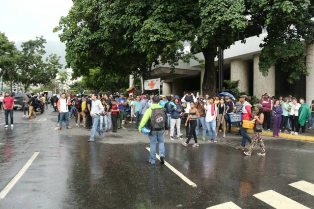 Manifestantes concentrados en la Plaza Francia de Altamira / Fotos: Will Jiménez - La Patilla