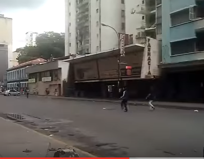 En video: Momento en el que paramilitares disparan para dispersar manifestación en La Candelaria