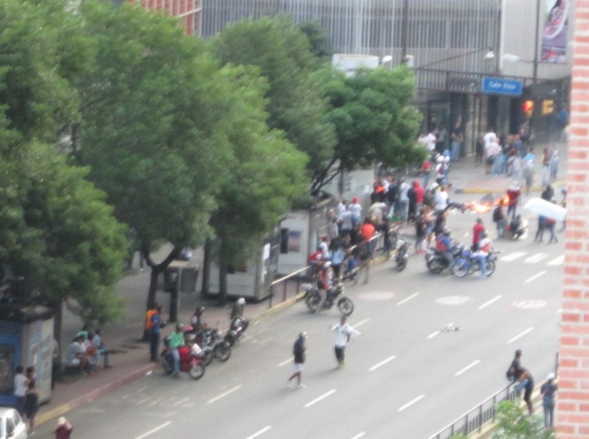 Reportan detonaciones en la Avenida Francisco de Miranda a la altura de Chacao