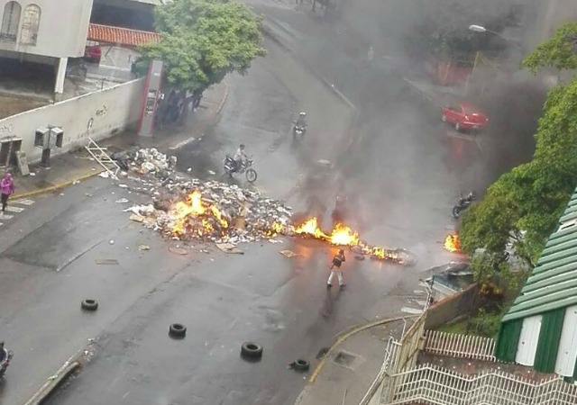 Foto:  Barricadas en El Llanito  / Maria José Ferreiro