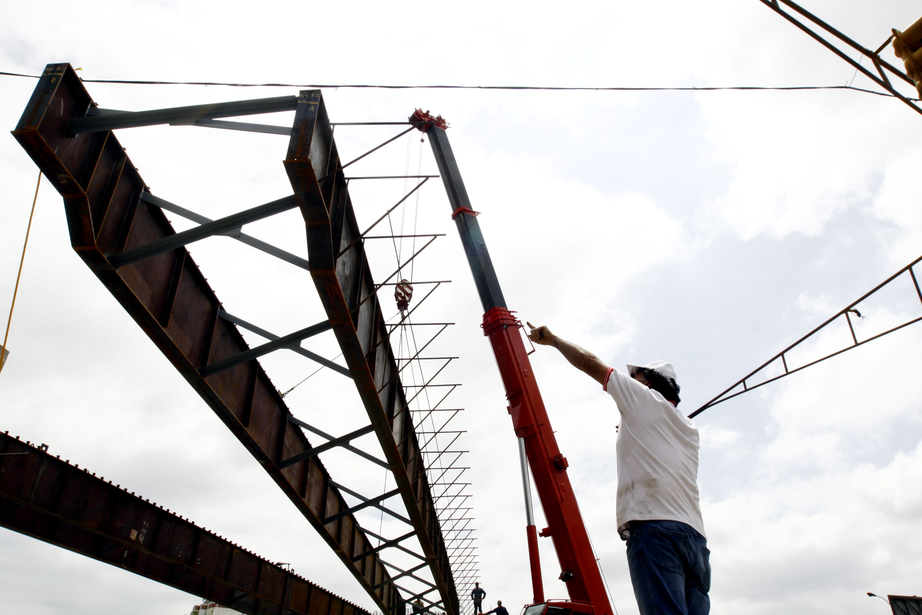 Cerrada parcialmente la avenida Intercomunal de El Valle por construcción de elevado #17Jun