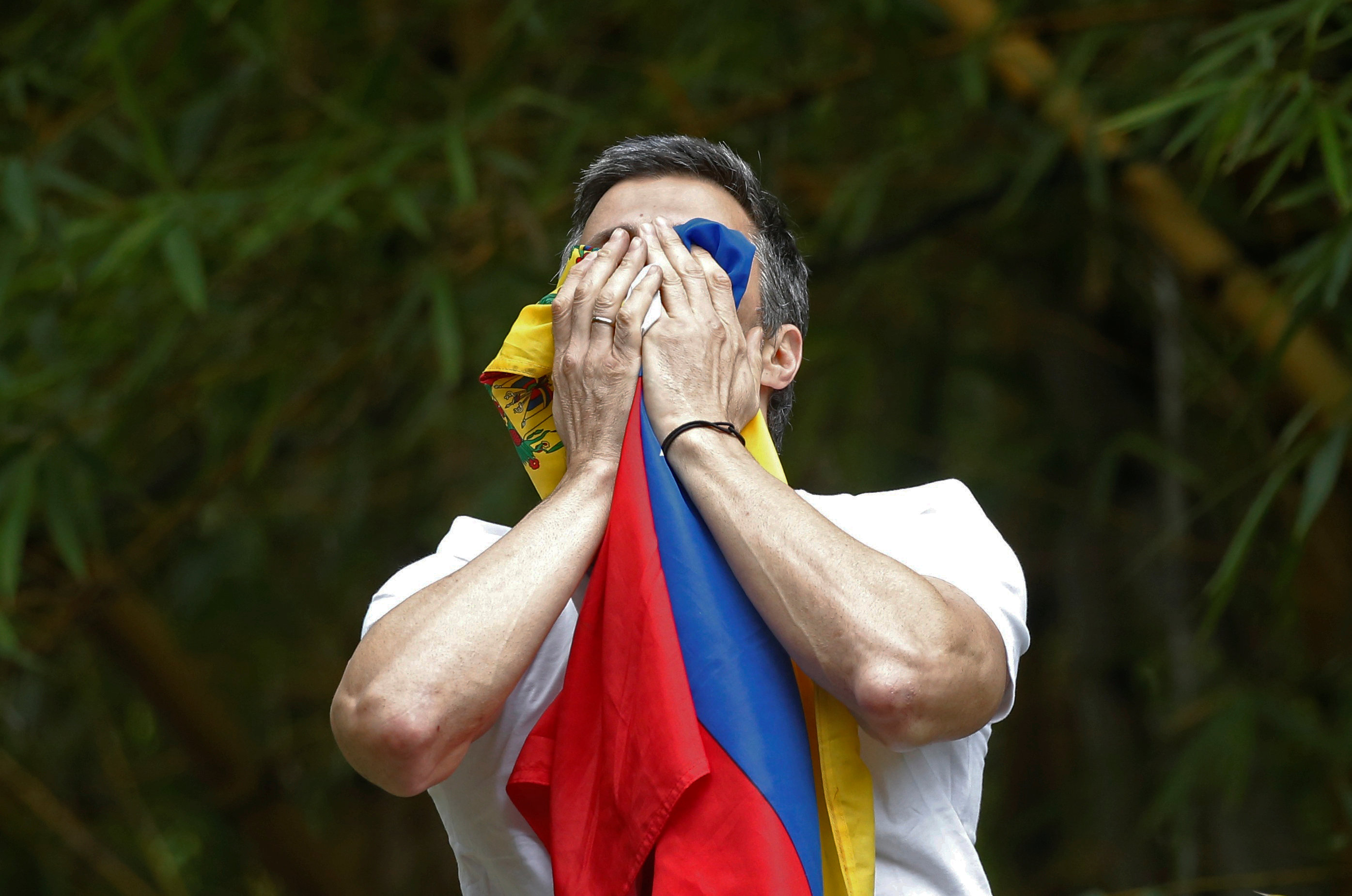 “¡Sí se puede!”: Euforia frente a la casa de Leopoldo López en Caracas