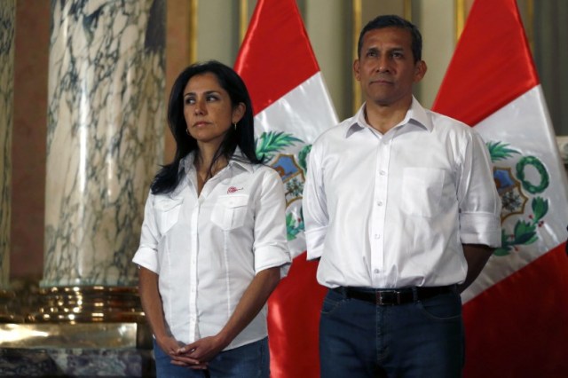 En la imagen de archivo, el expresidente de Peru Ollanta Humala y su esposa, Nadine Heredia, durante una ceremonia en el Palacio de Gobierno en Lima, Perú, July 30 2015. REUTERS/ Mariana Bazo