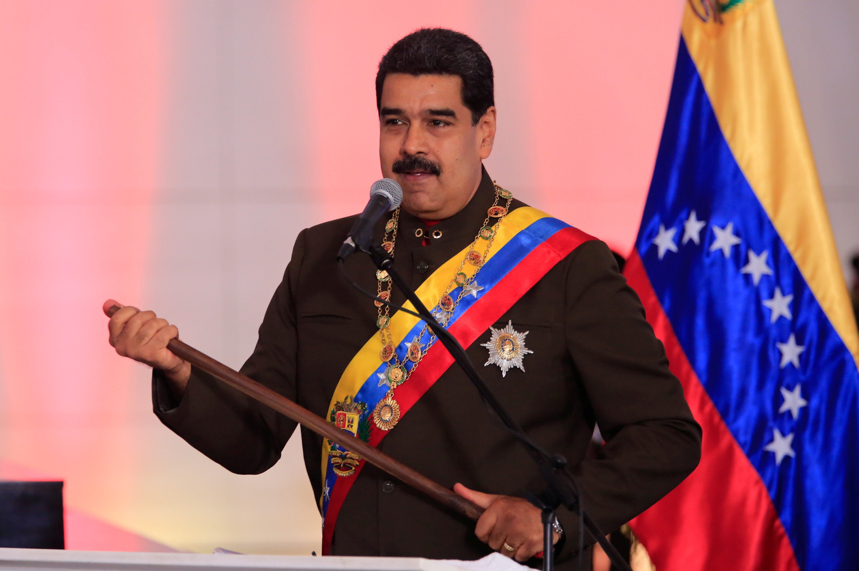 ¿Rodó el mazo? Maduro sacó su garrote en cadena al estilo “Diosdado” (Video)