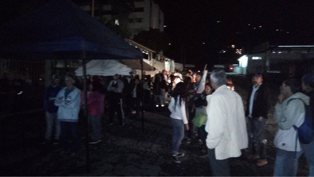 En Mérida madrugaron para participar en la consulta popular #16Jul (Foto)