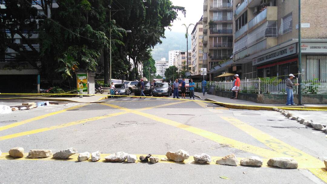 Trancan calles de Los Palos Grandes #18Jul (Fotos)