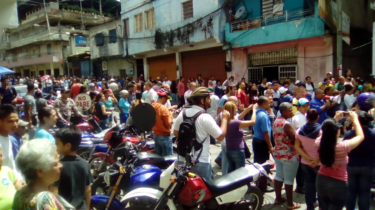 Delincuentes no respetan Semana Santa y roban a vecinos de La Dolorita, Petare (Video)