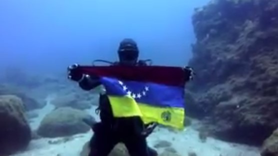 Submarinista en el océano Atlántico pide no más dictadura para Venezuela (Video)