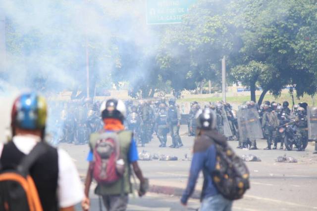La GNB también arremetió contra los trabajadores de la prensa (Foto: Régulo Gómez / LaPatilla)