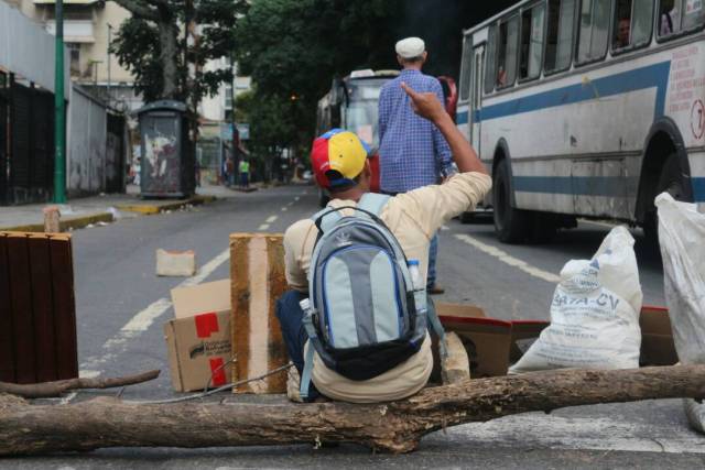 Avenida Andrés Bello con barricadas / Fotos: Will Jiménez