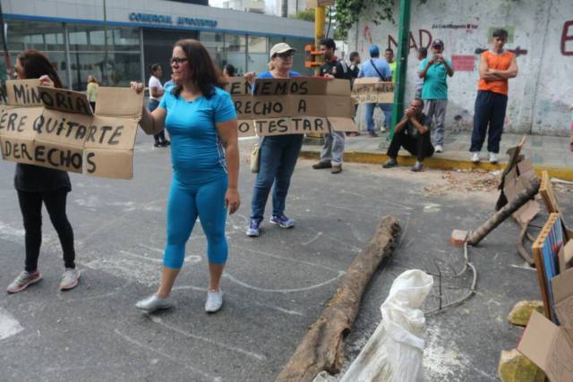 Avenida Andrés Bello con barricadas / Fotos: Will Jiménez