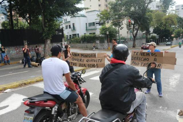 Avenida Andrés Bello con barricadas / Fotos: Will Jiménez