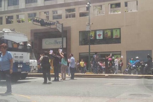 En la avenida Urdaneta realizaron el trancazo #4Jul