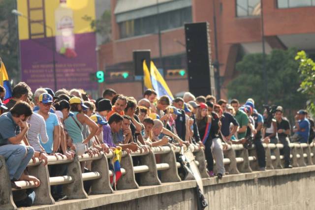 Concentración en honor a los caídos. Foto: Will Jiménez /lapatilla