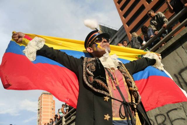 La vigilia en honor a los libertadores caídos: Del inicio a la represión Foto: Will Jiménez / LaPatilla.com