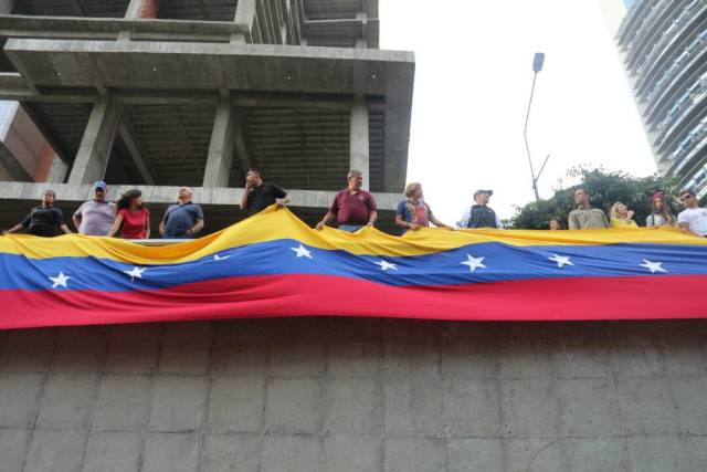 La vigilia en honor a los libertadores caídos: Del inicio a la represión Foto: Will Jiménez / LaPatilla.com