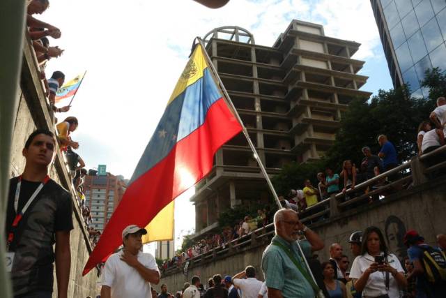 La vigilia en honor a los libertadores caídos: Del inicio a la represión Foto: Will Jiménez / LaPatilla.com