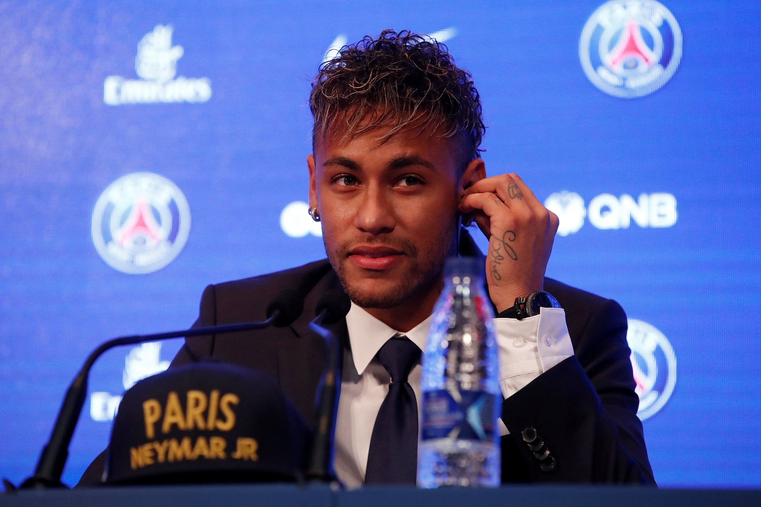 Imponen elevada multa al brasileño Neymar en proceso por evasión fiscal