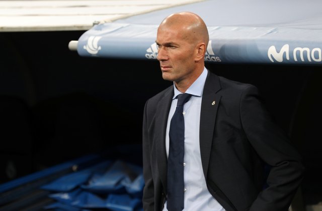 Soccer Football - Real Madrid vs Barcelona - Spanish Super Cup Second Leg - Madrid, Spain - August 16, 2017 Real Madrid coach Zinedine Zidane REUTERS/Sergio Perez