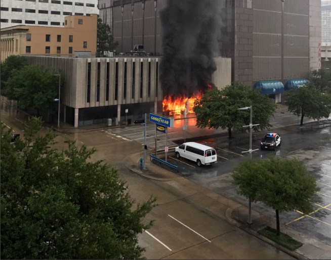 Reportan explosión en Downtown Houston