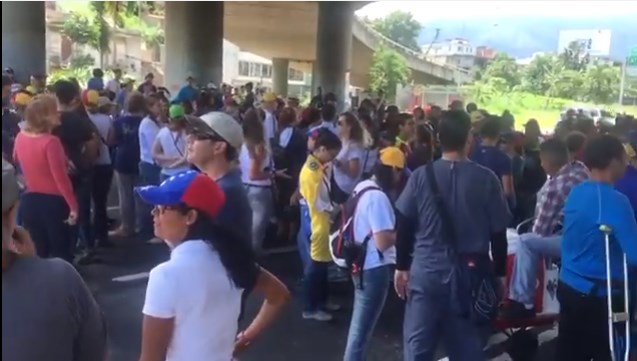 Manifestantes se concentran en el Distribuidor Santa Fe para marchar hasta la AN #4Ago