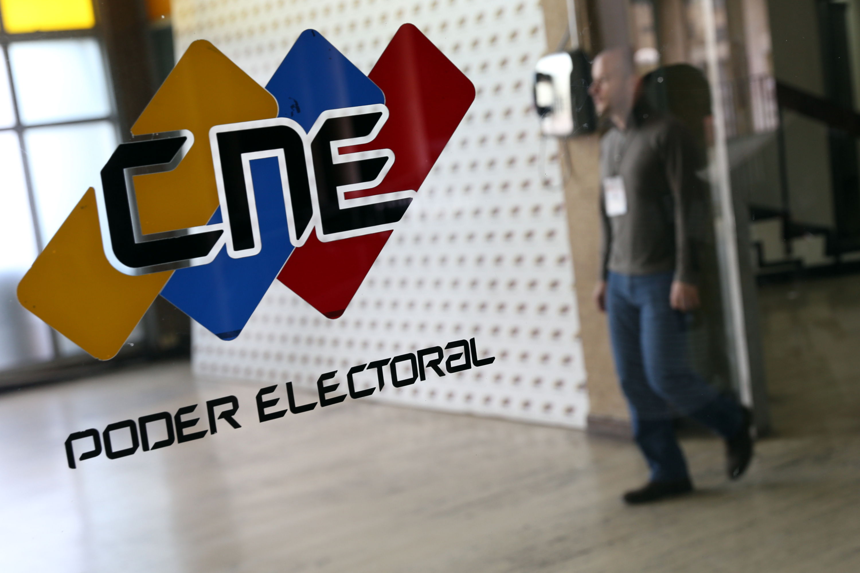 CNE revisará reubicación de centros de votación a petición de partidos políticos