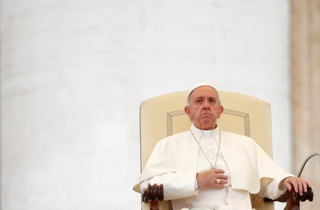 Imagen de archivo del Papa Francisco en su audiencia general de los miércoles en la plaza San Pedro en el Vaticano, jun 28, 2017. REUTERS/Tony Gentile