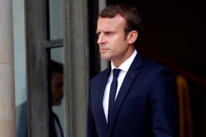 El presidente francés hace autocrítica y promete transformar profundamente al país