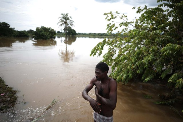 A man takes a bath in a flooded area after Hurricane Irma in Fort Liberte, Haiti, September 8, 2017. REUTERS/Andres Martinez Casares