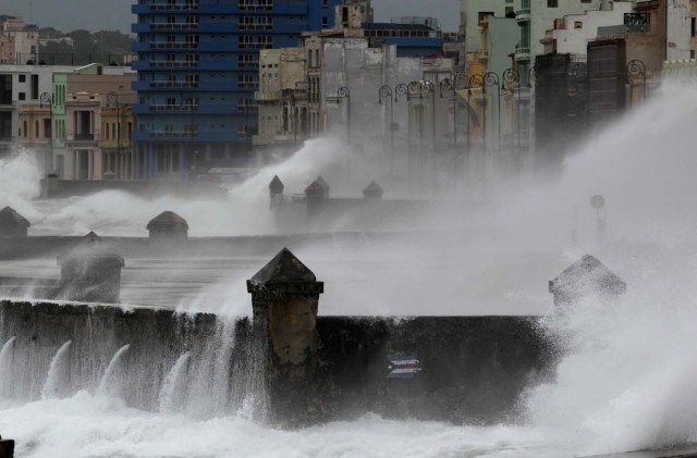 Waves crash against the seafront boulevard El Malecon ahead of the passing of Hurricane Irma, in Havana, Cuba September 9, 2017. REUTERS/Stringer NO SALES. NO ARCHIVES