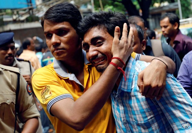 A relative of a stampede victim grieves at a hospital in Mumbai, India September 29, 2017. REUTERS/Danish Siddiqui TPX IMAGES OF THE DAY