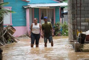 Dos muertos y más de 30 evacuados tras torrenciales lluvias en El Salvador
