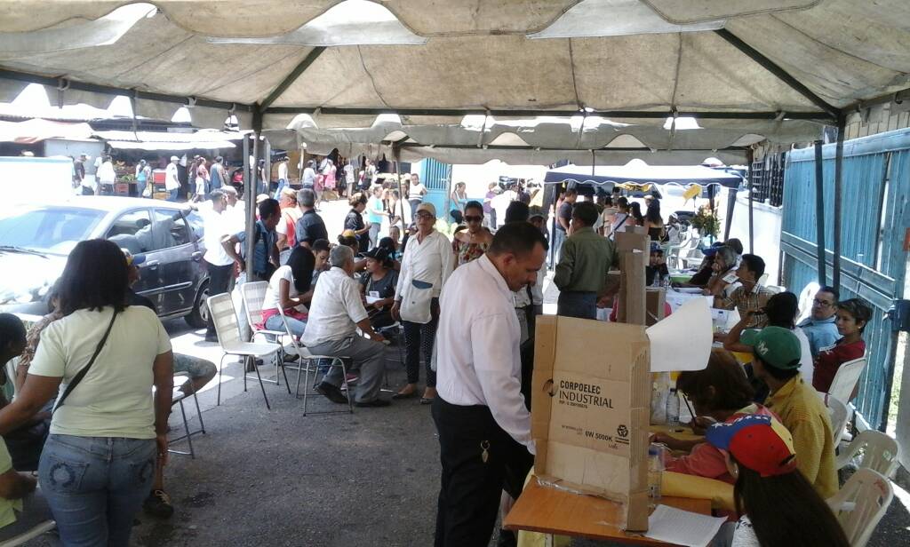 Participación baja durante Primarias en el municipio Sucre (Foto)