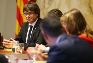 Gobierno español pide claridad a Puigdemont y le da hasta el jueves para rectificar