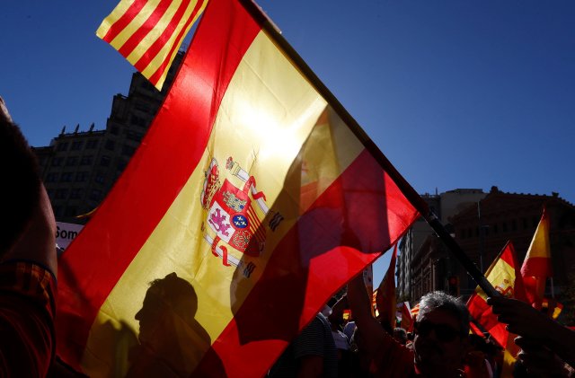 Pro-unity supporters take part in a demonstration in central Barcelona, Spain, October 29, 2017. REUTERS/Yves Herman