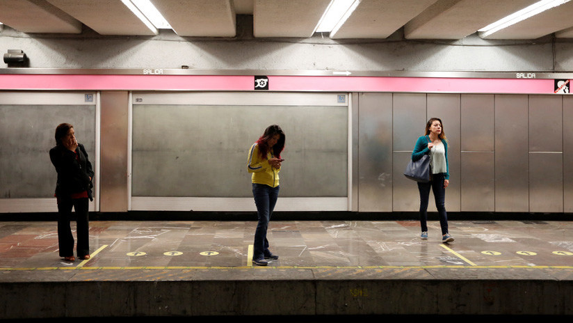 ¿WTF?… Un tren la “acachapó” por culpa de un esquizofrénico que la empujó (+video)