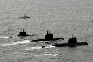 Buscan submarino argentino a 48 horas de perderse comunicación