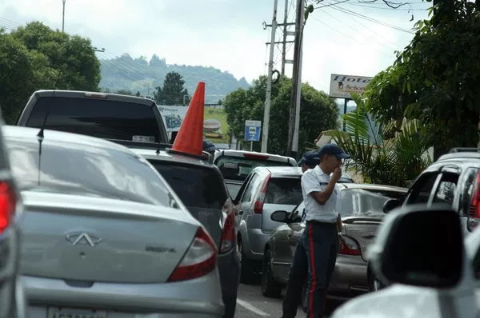 En San Cristóbal pagan de 30 a 50 mil bolívares por no hacer cola para llenar tanque de gasolina