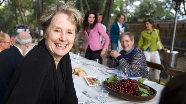 Alice Waters. Esta cocinera es dueña de Chez Panisse, que la revista Gourmet eligió como el mejor restaurante de EE.UU. en 2001, y fue la primera mujer en obtener el reconocimiento de mejor chef de su país de la fundación James Beard.