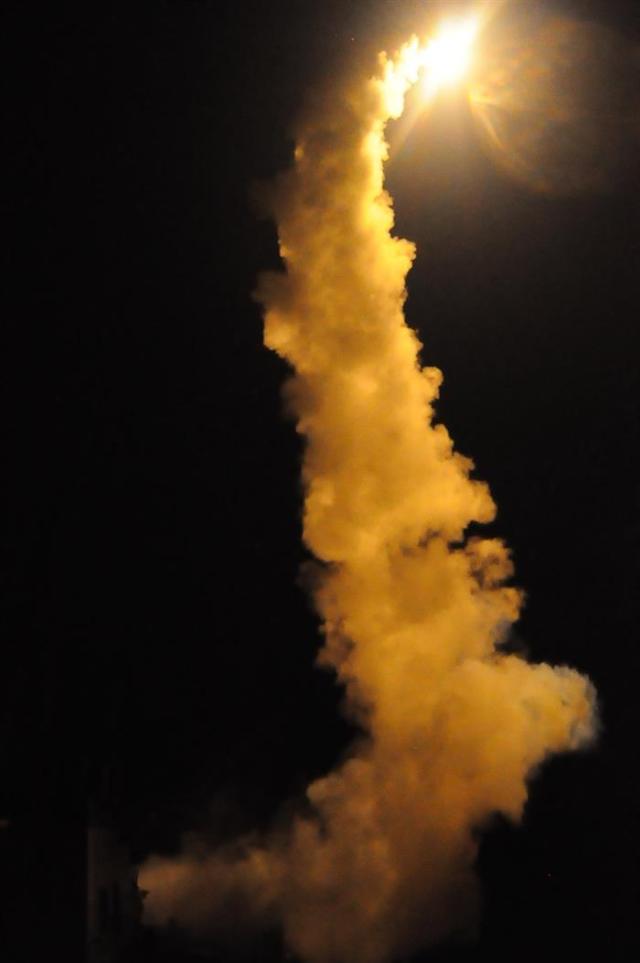 Fotografía cedida por la Marina de la República de Corea hoy, miércoles 29 de noviembre de 2017, muestra un misil buque-tierra Haesong-II lanzado por Corea del Sur desde el buque Aegis, para defensa de misiles. El ejército de Corea del Sur realiza un entrenamiento de lanzamiento de misiles cerca a la frontera oriental con Corea del Norte, luego del lanzamiento de un misil balístico por parte de Corea del Norte. EFE/MARINA DE LA REPÚBLICA DE COREA /PROHIBIDO SU USO EN COREA DEL SUR/SOLO USO EDITORIAL/NO VENTAS