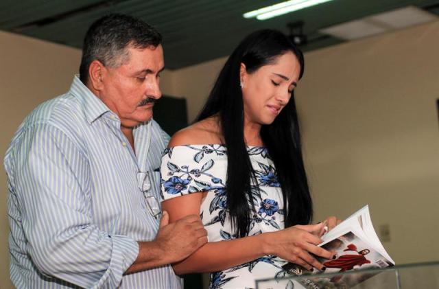 La boliviana Ximena Suárez (d), única mujer que sobrevivió al accidente del avión de la aerolínea LaMia en Colombia en el que viajaba el equipo brasileño Chapecoense. EFE