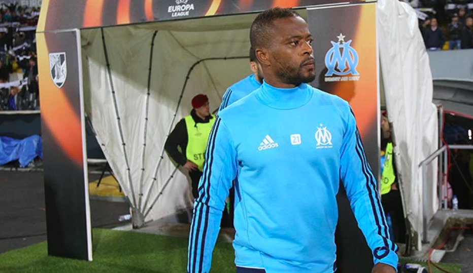 UEFA suspende al francés Evra hasta el 30 de junio de 2018