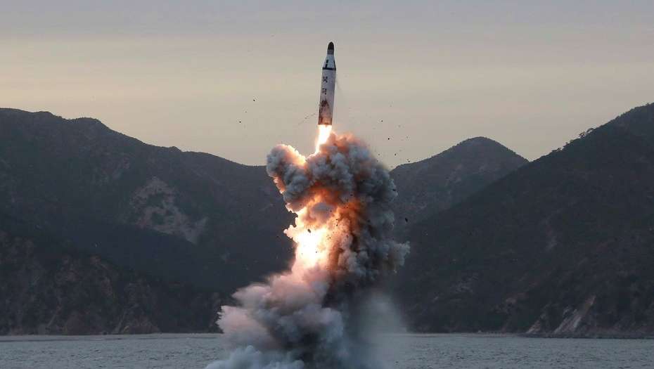 Corea del Norte lanzó un misil balístico