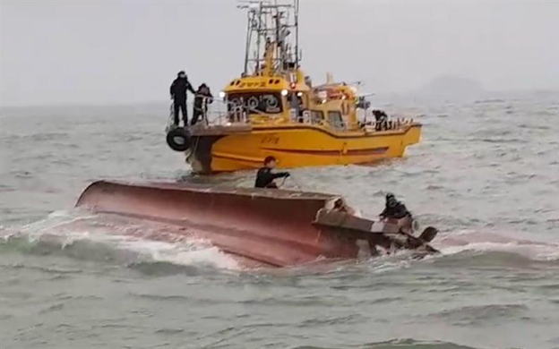 Contabilizan 13 muertos y dos desaparecidos tras hundimiento de un barco surcoreano