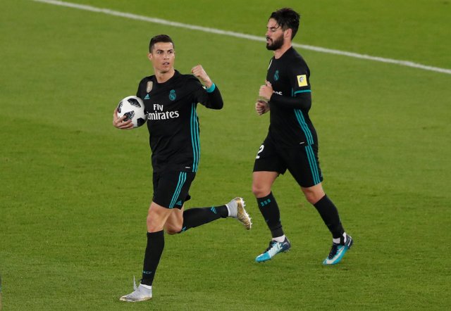 El portugués Cristiano Ronaldo celebra tras marcar el primer gol del Real Madrid. REUTERS/Amr Abdallah Dalsh