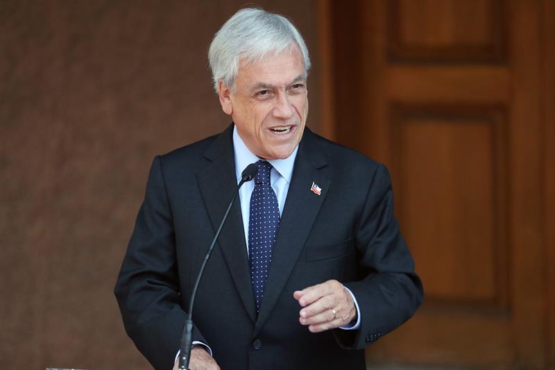 Piñera firma proyecto para que delitos sexuales contra menores no prescriban